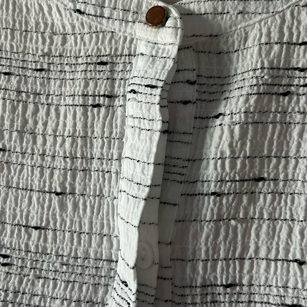 Liz Claiborne Black and White Sleeveless Blouse - Picture 4 of 7